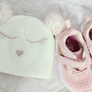 knitted hat & shoe bundle